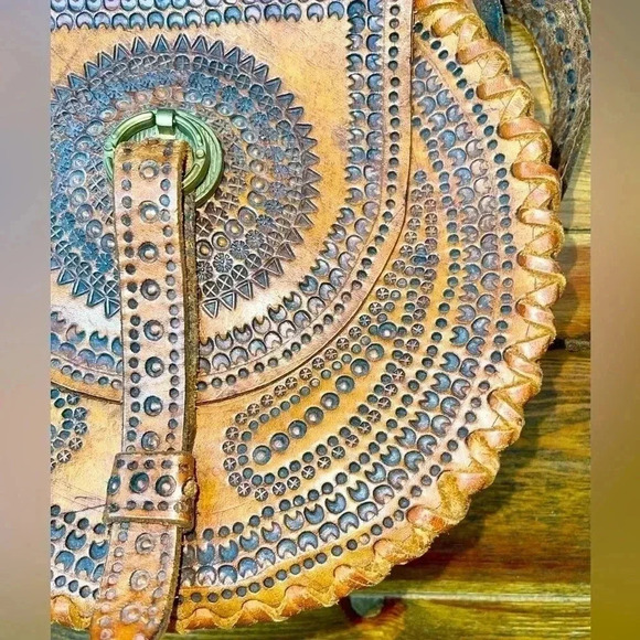 Vintage | Round Crossbody Bag | Handcrafted, Hand Tooled Leather - Picture 2 of 9